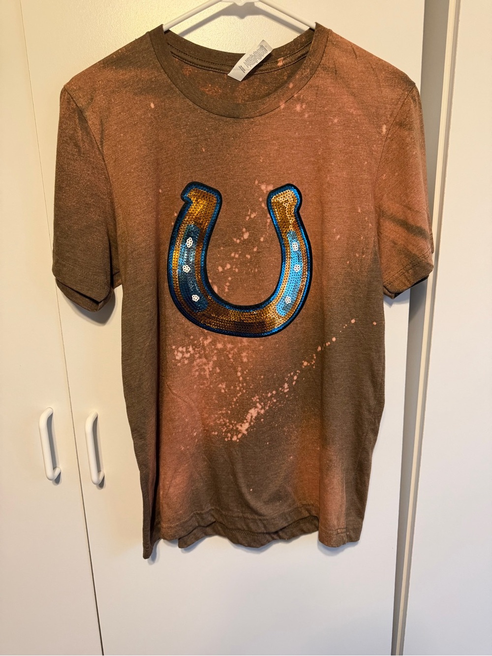 Womens Brown Graphic Horseshoe Tee - Brown with Blue Accent